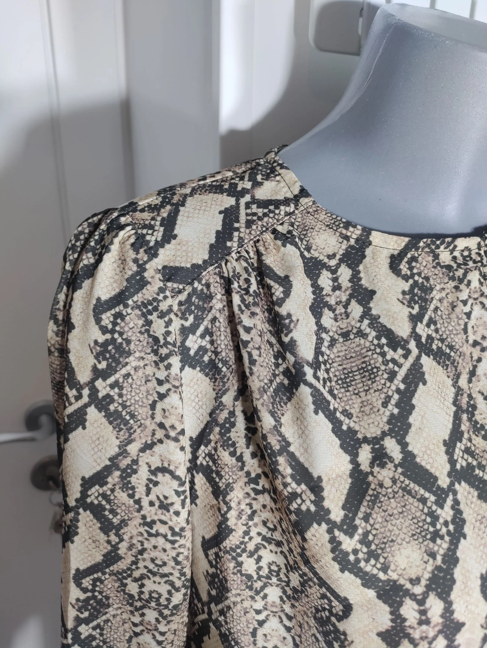 Blusa estampa cobra Sfera Collection - Tamanho G – photo 4